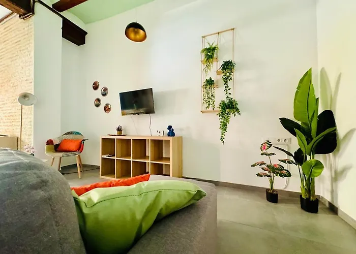 Mediterranean Flat Next To The Historic Center *